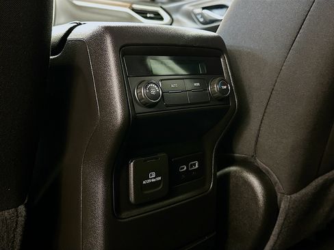 Used 2023 GMC Acadia SLE w/ Driver Convenience Package image 28