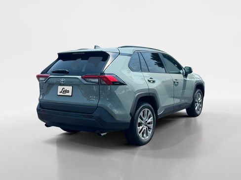 Used 2022 Toyota RAV4 XLE Premium AWD/4WD image 4