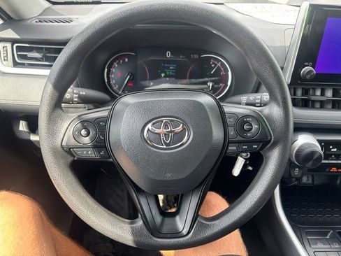Used 2025 Toyota RAV4 LE AWD/4WD image 22