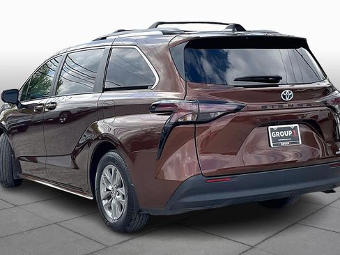 Used 2024 Toyota Sienna LE image 12