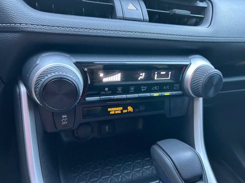 Used 2022 Toyota RAV4 LE FWD image 17