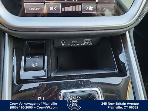 Used 2023 Subaru Outback Premium image 9
