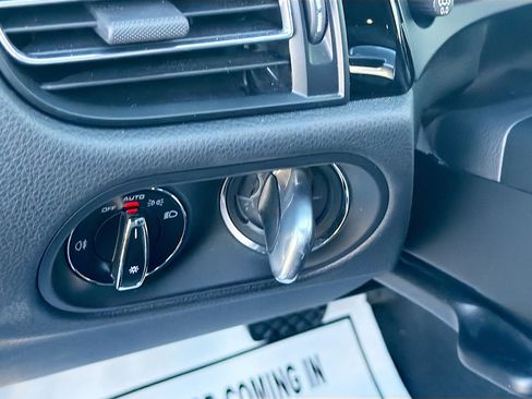 Used 2022 Porsche Macan S image 10