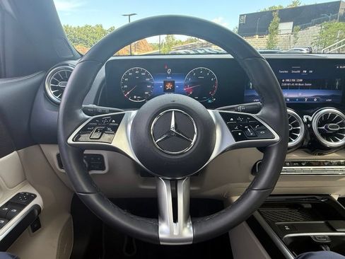 Used 2026 Mercedes-Benz GLB 250 4MATIC image 27