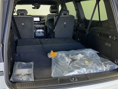 New 2025 Jeep Wagoneer L Series II image 33