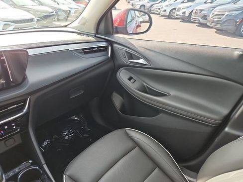 Used 2024 Buick Encore GX Avenir image 11
