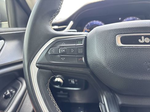 Used 2023 Jeep Grand Cherokee Laredo RWD image 25