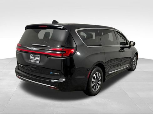 Used 2023 Chrysler Pacifica Limited FWD image 8