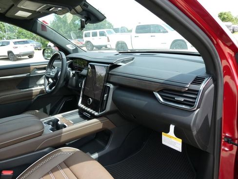 New 2026 GMC Acadia Denali Ultimate AWD/4WD image 11