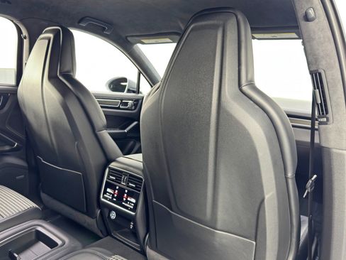 Used 2021 Porsche Cayenne GTS w/ Lightweight Sport Package image 35