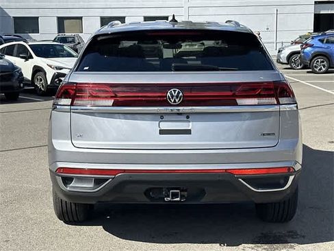 Used 2024 Volkswagen Atlas Cross Sport SE image 4