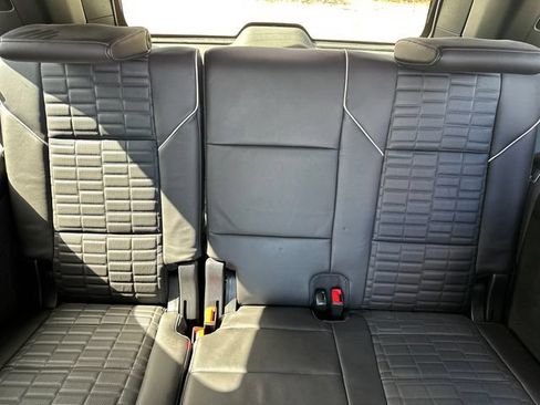 Used 2023 Cadillac Escalade Sport Platinum w/ LPO, ONYX Package AWD/4WD image 19