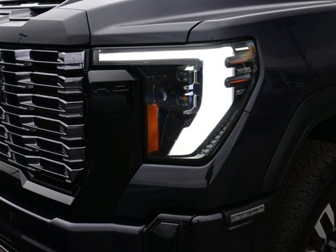Used 2025 GMC Sierra 2500 Denali Ultimate image 15