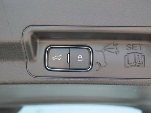 Used 2022 Ford Explorer XLT w/ Equipment Group 202A AWD/4WD image 12