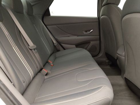 Used 2022 Hyundai Elantra SEL w/ Convenience Package FWD image 19