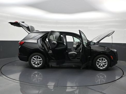 Used 2022 Chevrolet Equinox LS w/ LS Convenience Package FWD image 32
