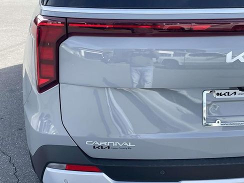 New 2026 Kia Carnival EX image 14