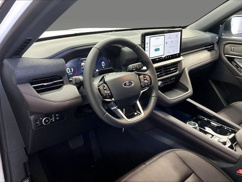 New 2026 Ford Explorer Platinum AWD/4WD image 3