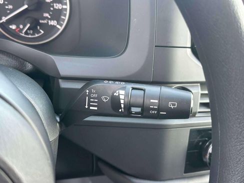 Used 2025 Nissan Pathfinder S image 23