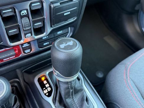 Used 2024 Jeep Wrangler Unlimited Rubicon AWD/4WD image 26