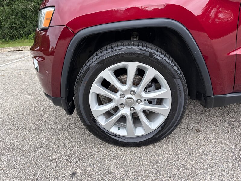 Used 2017 Jeep Grand Cherokee Limited AWD/4WD image 28
