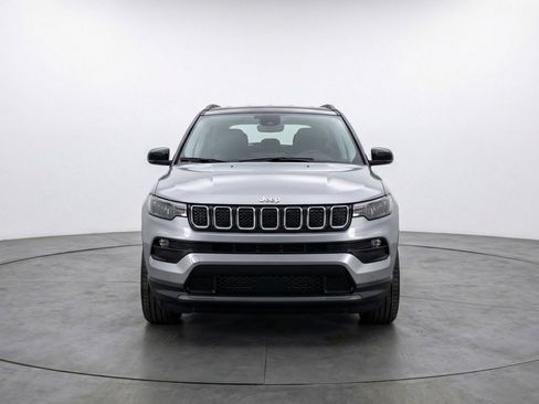 Used 2025 Jeep Compass Limited AWD/4WD image 2