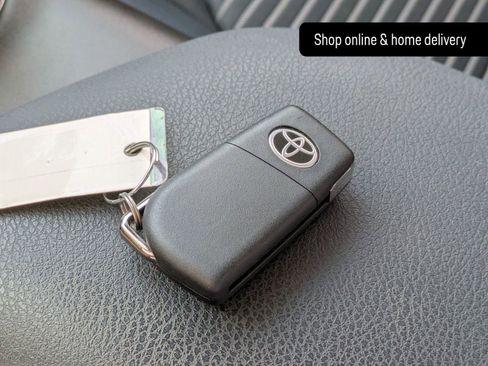 Used 2024 Toyota Camry SE image 30