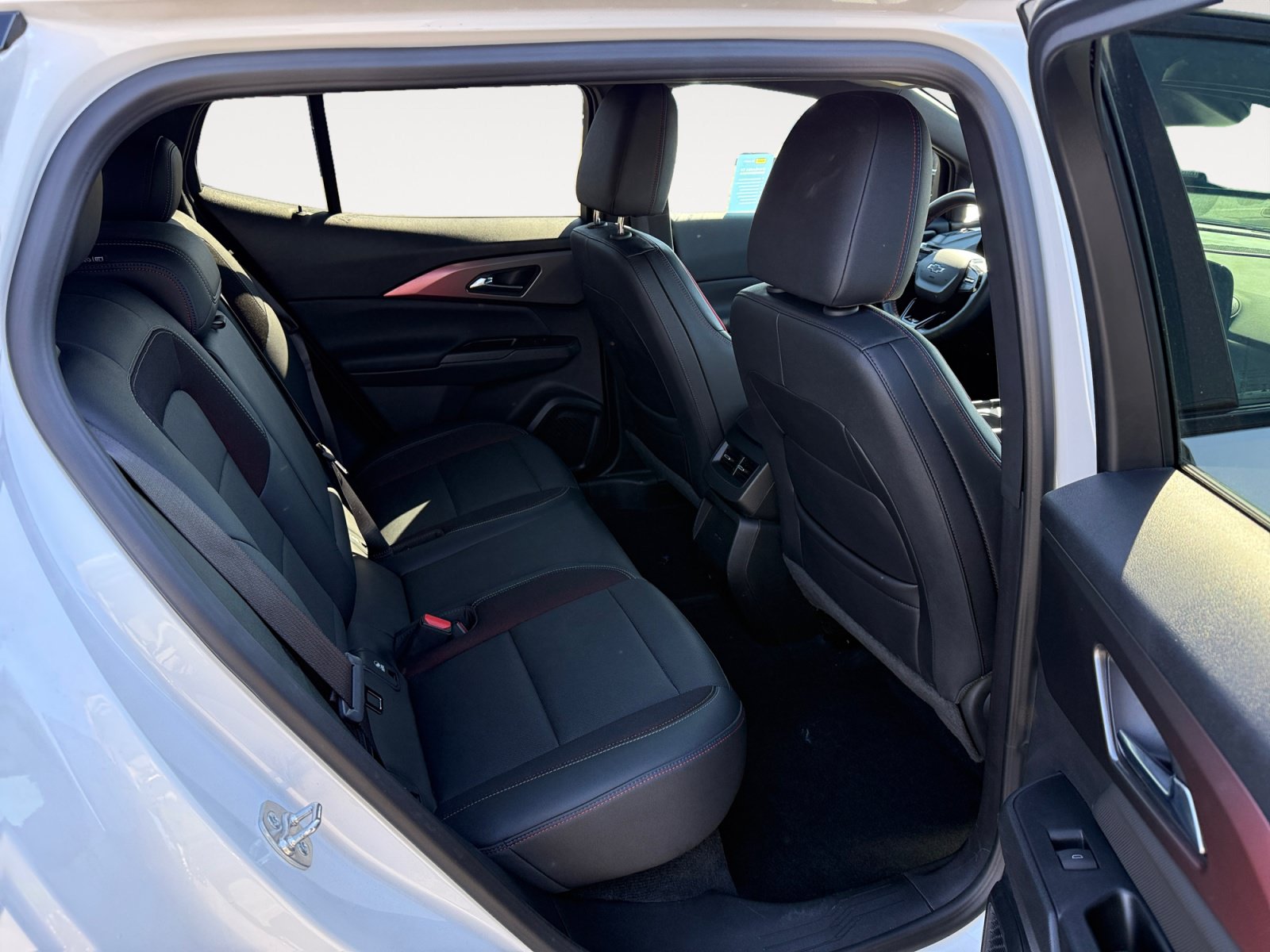 Used 2024 Chevrolet Equinox EV RS w/ LPO, Active Package FWD image 18