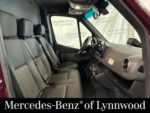 Used 2025 Mercedes-Benz Sprinter 2500 image 19
