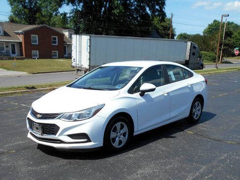 Used 2018 Chevrolet Cruze LS FWD image 3