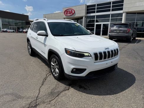 Used 2019 Jeep Cherokee Latitude Plus w/ Comfort/Convenience Group FWD image 4