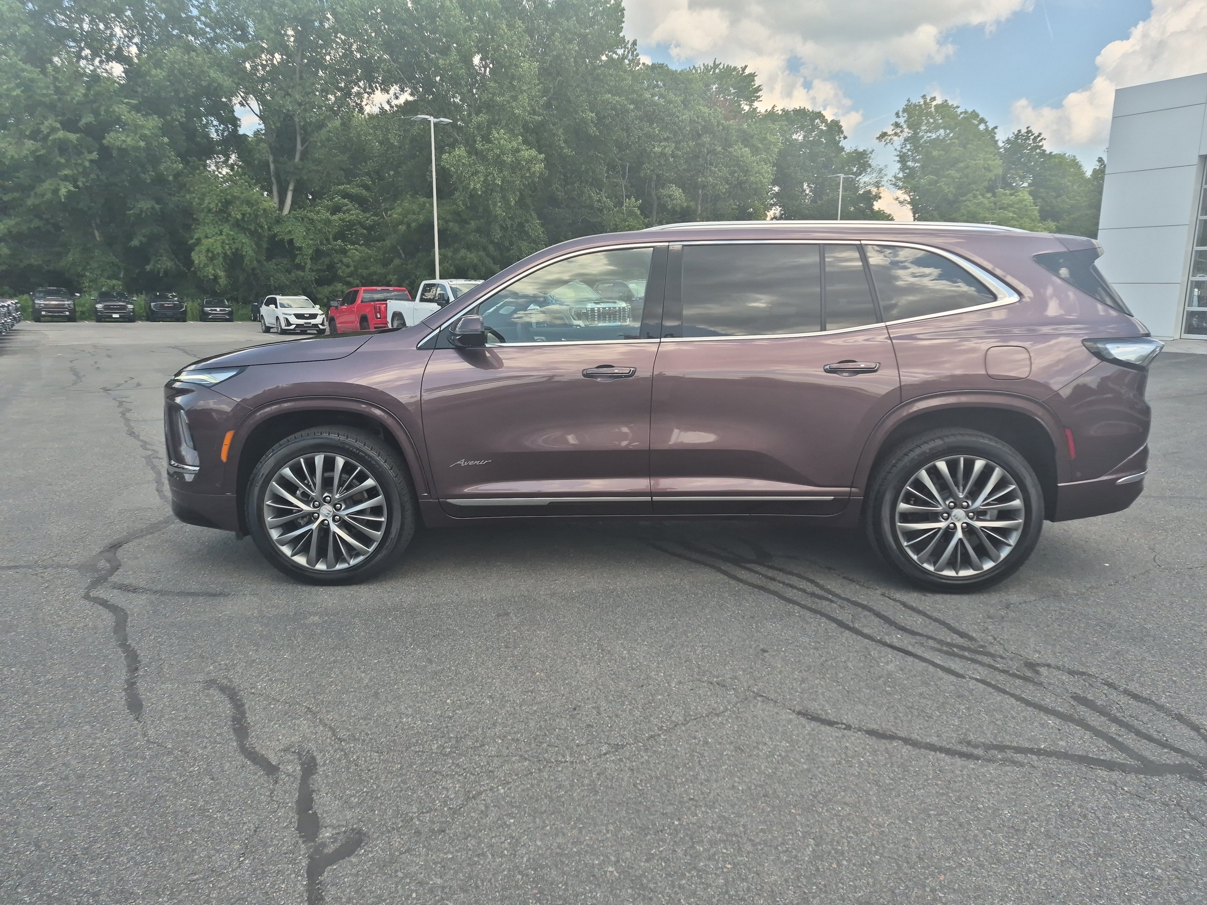 Used 2026 Buick Enclave Avenir w/ Super Cruise Package AWD/4WD image 2