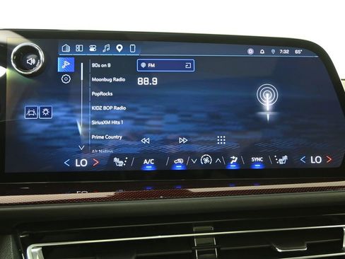 Used 2026 Chevrolet Traverse Z71 w/ LPO, Floor Liner Package AWD/4WD image 28