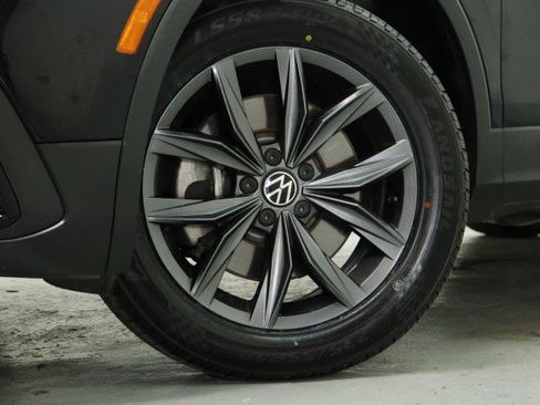 Used 2022 Volkswagen Tiguan SE FWD image 3