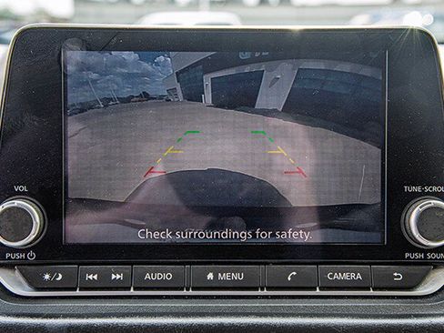 Used 2023 Nissan Rogue SV FWD image 12