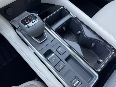 New 2026 Nissan Pathfinder SL w/ SL Premium Package FWD image 36