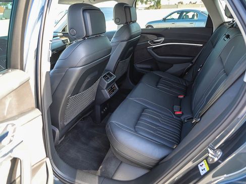 Used 2019 Audi e-tron Prestige w/ Prestige Package AWD/4WD image 19