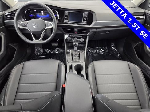 Used 2023 Volkswagen Jetta SE image 17