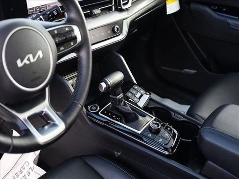 Used 2025 Kia Sportage SX image 9