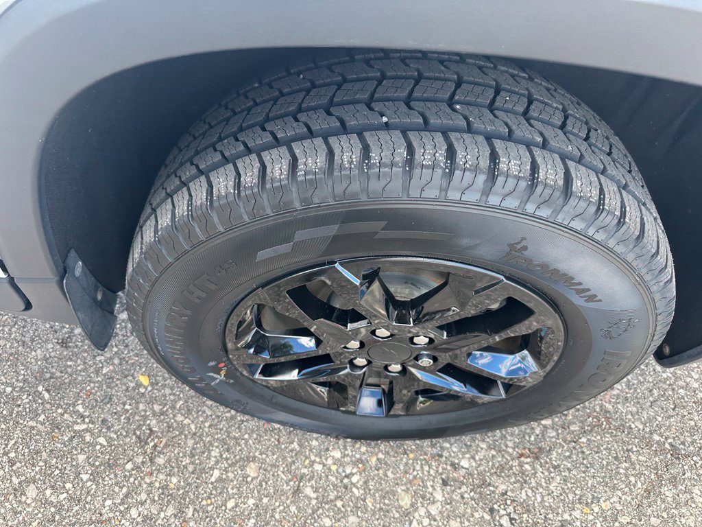 Used 2020 Chevrolet Traverse LT w/ LPO, Floor Liner Package AWD/4WD image 20