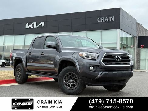 Used 2017 Toyota Tacoma SR5 w/ Tow Package image 1
