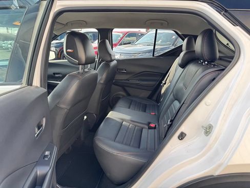 Used 2019 Nissan Kicks SR w/ SR Premium Package FWD image 11