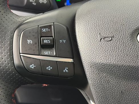 Certified 2025 Ford Escape ST-Line Select AWD/4WD image 17