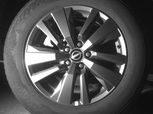 Used 2025 Nissan Pathfinder SV FWD image 15