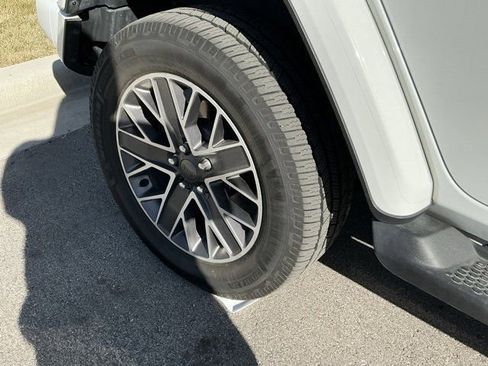 Used 2022 Jeep Wrangler Unlimited Sahara image 15