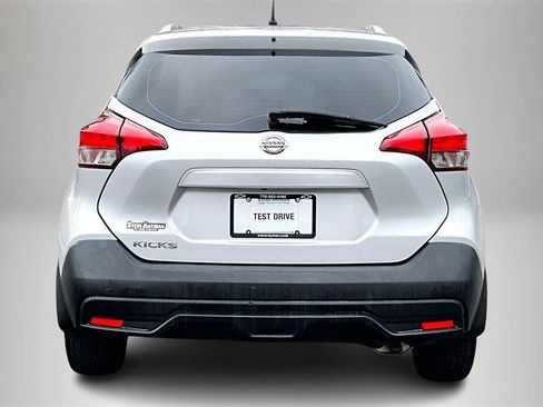 Used 2019 Nissan Kicks S image 7