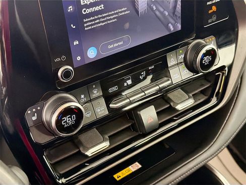 Used 2023 Toyota Highlander L image 15