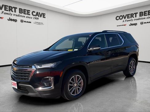 Used 2023 Chevrolet Traverse LT image 3