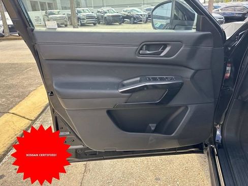 Certified 2024 Nissan Pathfinder SV image 12