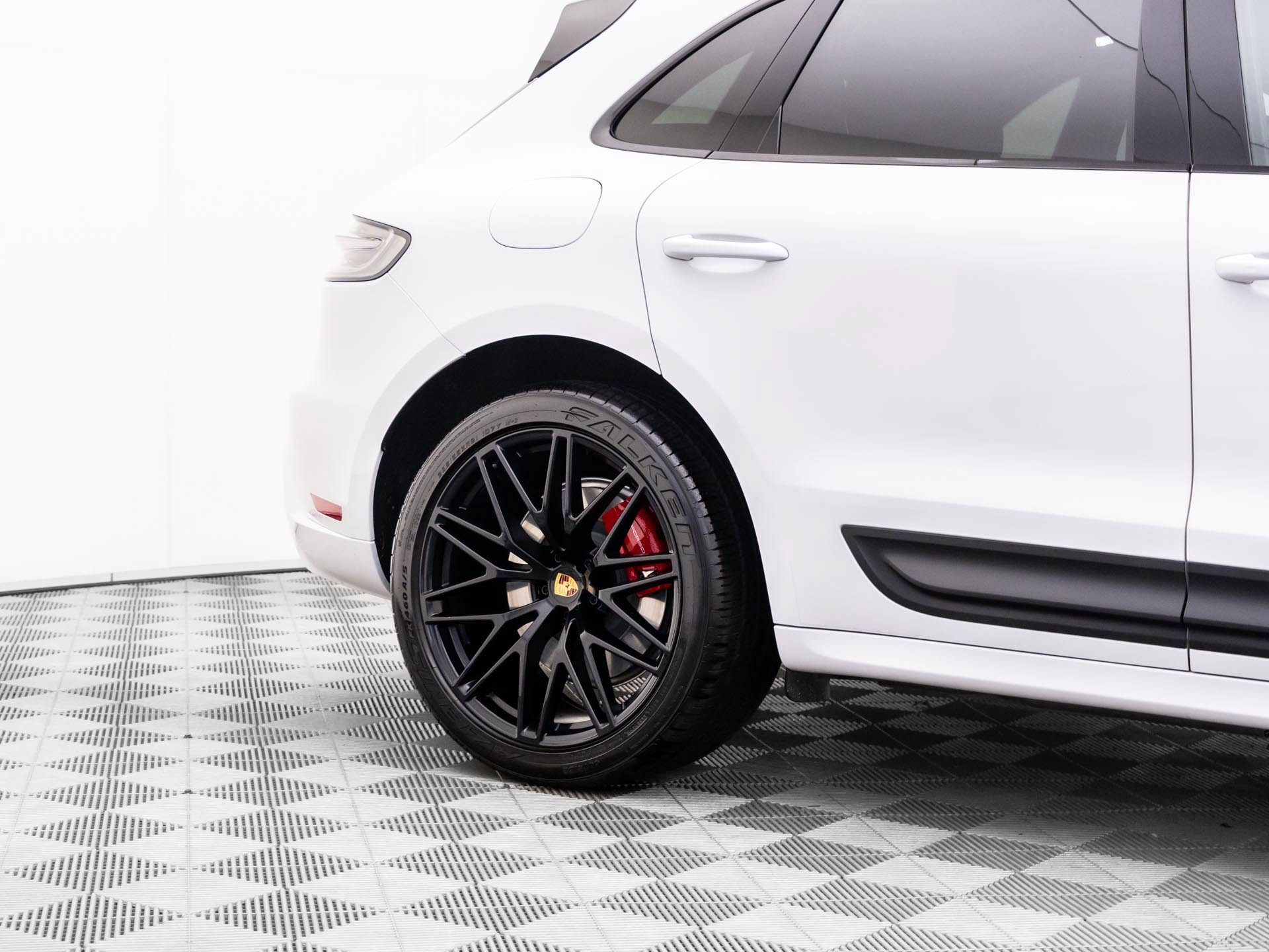 Certified 2023 Porsche Macan GTS AWD/4WD image 31
